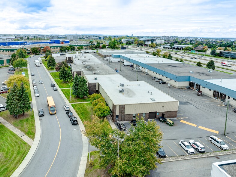 Primary Photo Of 341-371 Rue Isabey, Saint-Laurent Distribution For Lease