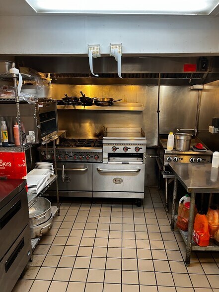 More Photos Of 910 Union Ave, Union Beach Restaurant For Sale