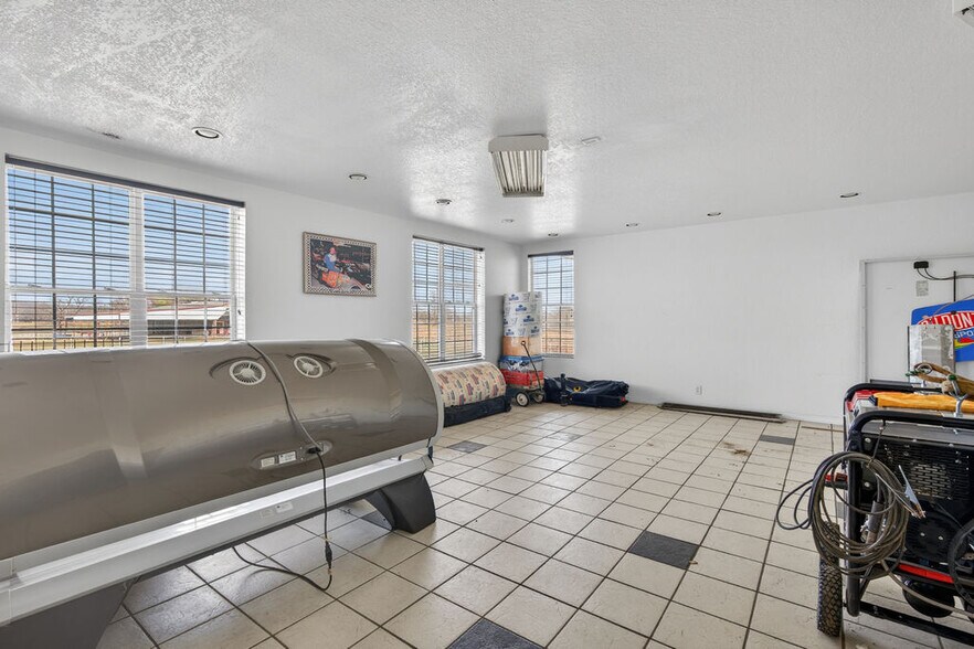 More Photos Of 464779 E 1070 Rd, Sallisaw Flex For Sale