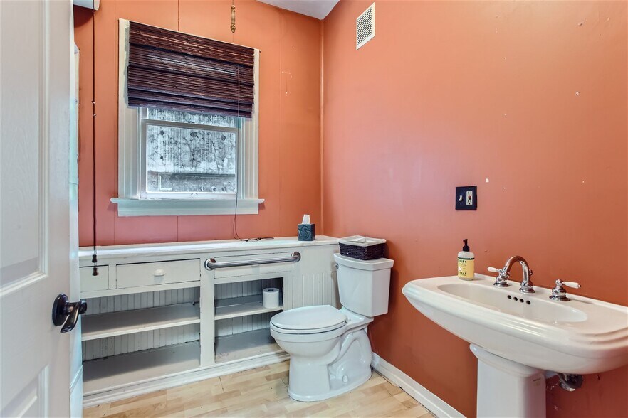 More Photos Of 2103 SE Belmont St, Portland Office Residential For Sale