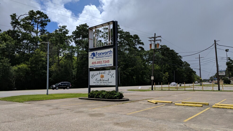 More Photos Of 2580 N 11th St, Beaumont Office For Lease