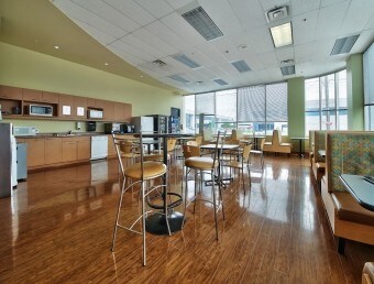 More Photos Of 8851 Rte Transcanadienne, Saint-Laurent Office For Lease