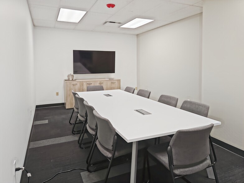 More Photos Of 100 W College Ave, Appleton Coworking Space