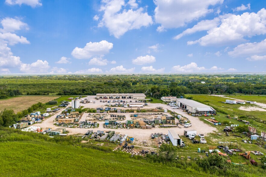 More Photos Of 14685 Old Frio City Rd, Lytle Warehouse For Sale