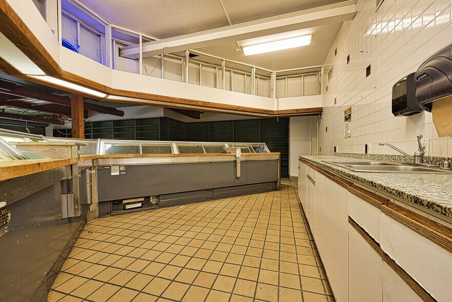 More Photos Of 80 E Main St, Huntington Freestanding For Sale