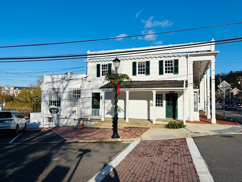 More Photos Of 1345 Old Northern Blvd, Roslyn Storefront Retail Office For Sale