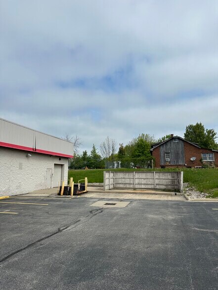 More Photos Of 976 W 4th St, Mansfield Freestanding For Lease
