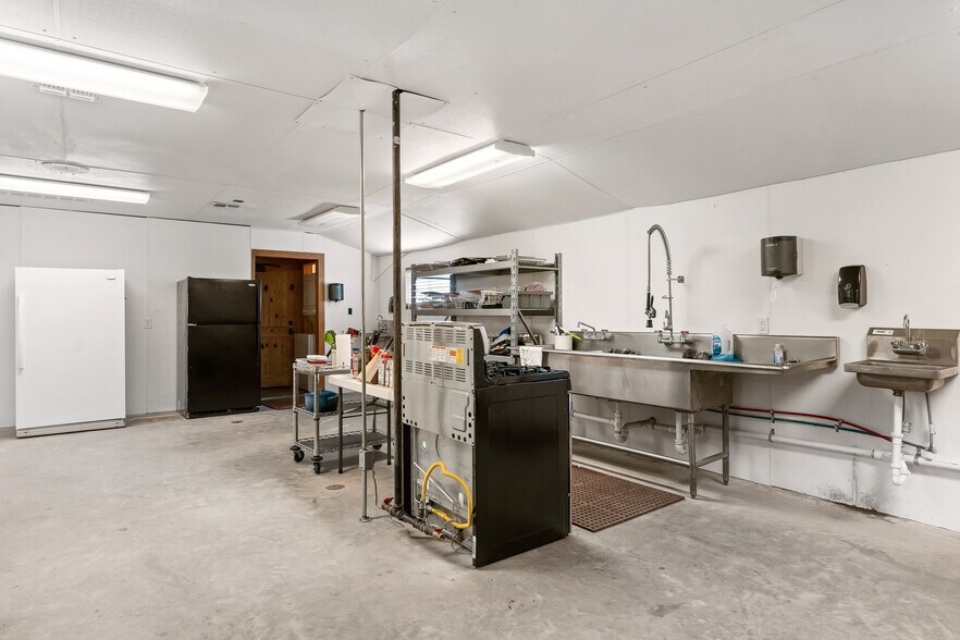 More Photos Of 2692 Highway 105 W, Navasota Specialty For Sale