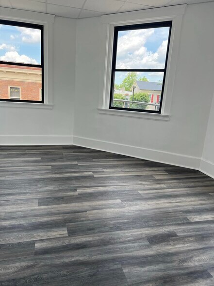 More Photos Of 251 E Main St, Batavia Office For Sale