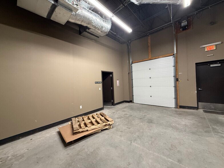 More Photos Of 1450 N Center Point Rd, Hiawatha Office For Lease