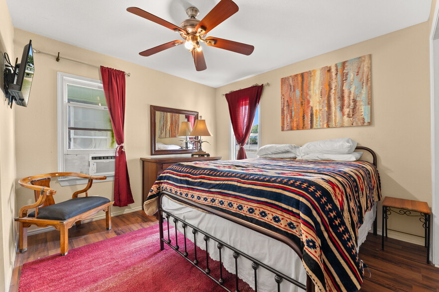 More Photos Of 702 W Wallace St, San Saba Hotel For Sale