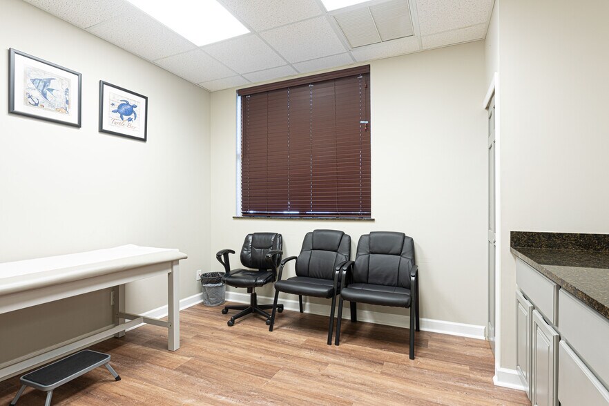 More Photos Of 12959 Palms West Dr, Loxahatchee Medical For Sale