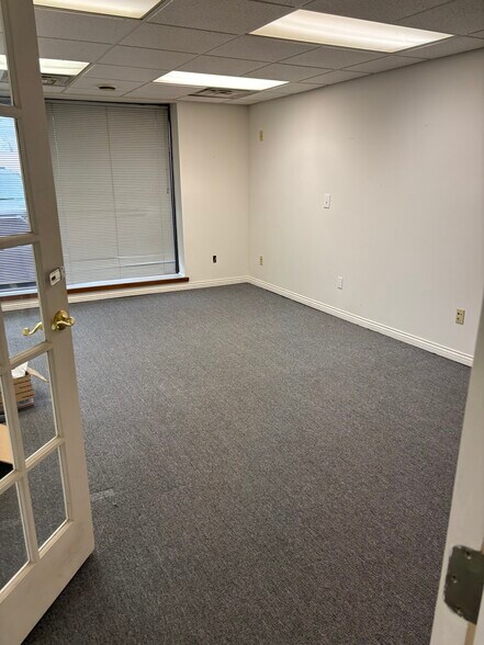 More Photos Of 532-533 Codell Dr, Lexington Warehouse For Lease