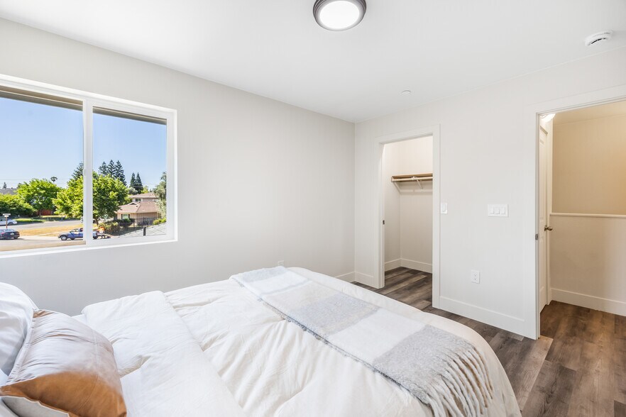 More Photos Of 2409 Cava Ct, Sacramento Apartments For Sale