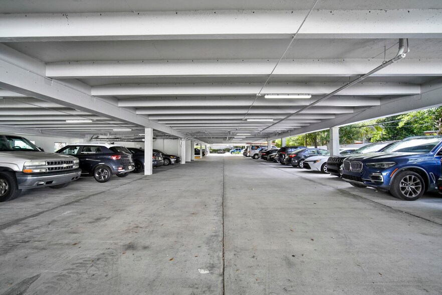 More Photos Of 5740 Hollywood Blvd, Hollywood Office For Lease