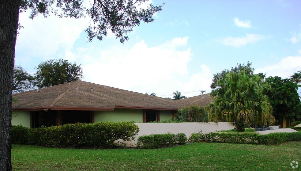 More Photos Of 8525 SW 92nd St, Miami Office For Sale