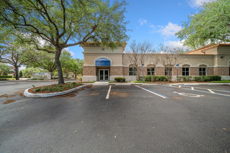 More Photos Of 5885 Central Ave, Saint Petersburg Office For Lease