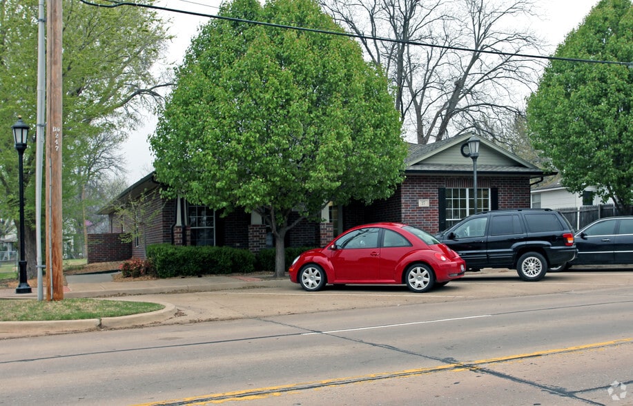 More Photos Of 27 E Ayers St, Edmond Office For Lease