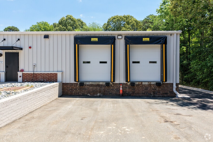 More Photos Of 114 S State St, Haw River Manufacturing For Lease