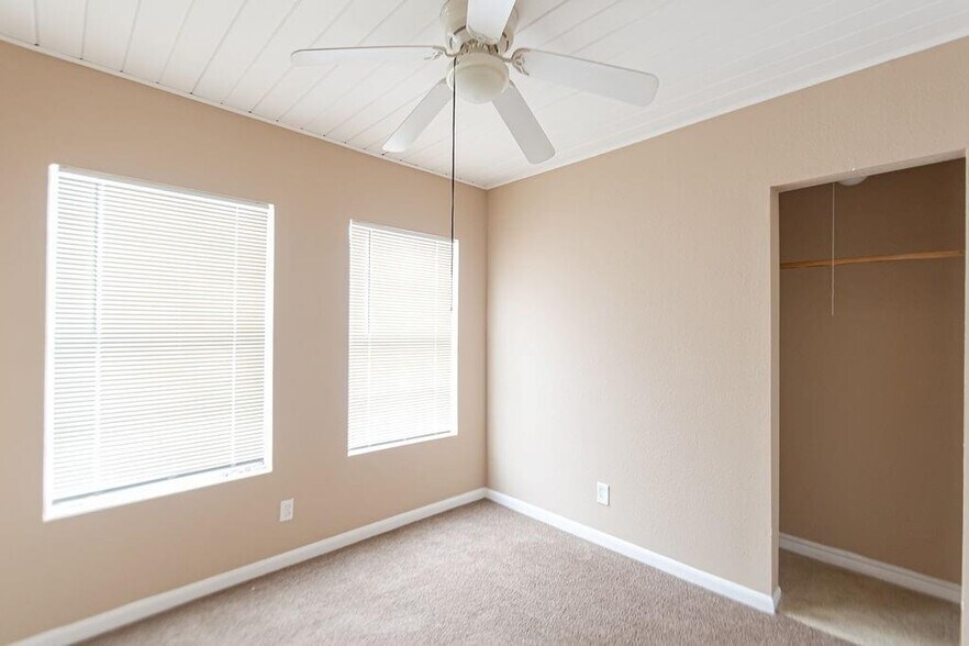 More Photos Of 2809 Market St, Baytown Office Residential For Lease