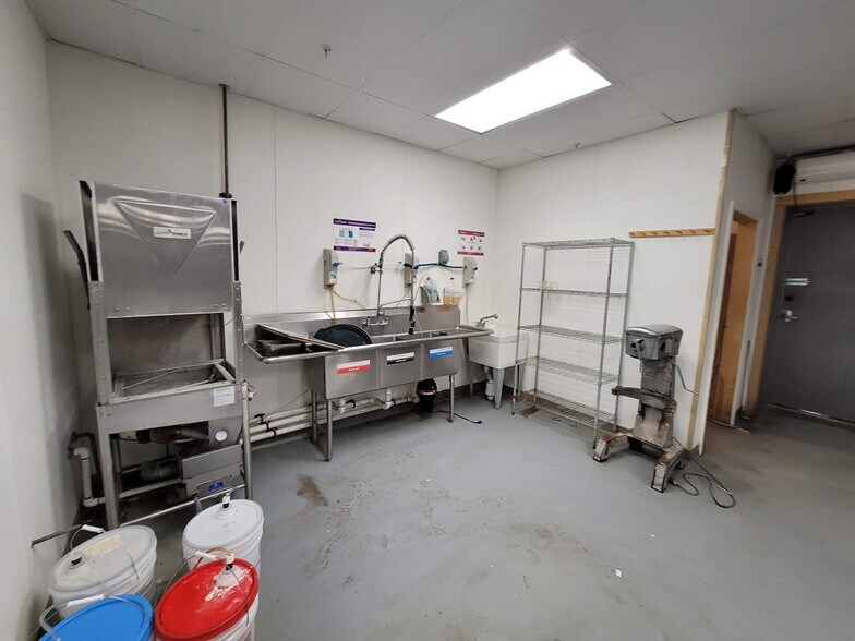 More Photos Of 532 Main St, Garland Restaurant For Lease