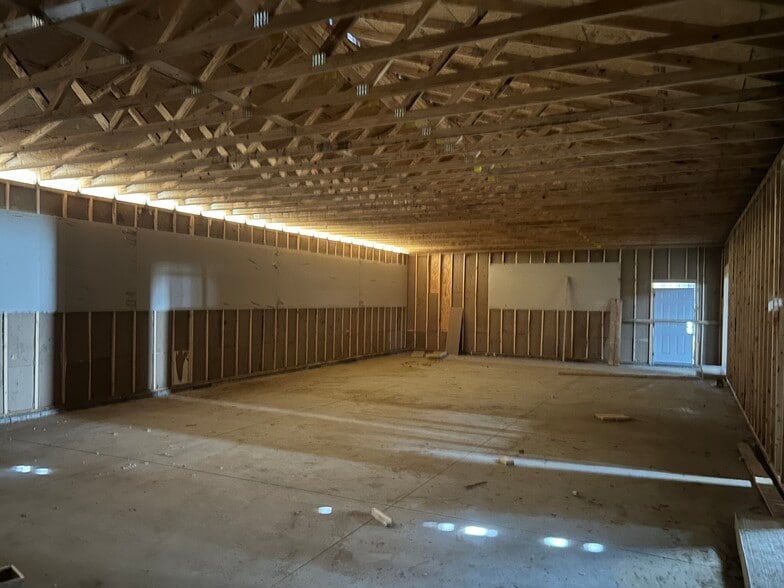 More Photos Of 300 Guthrie St, Graham Warehouse For Sale