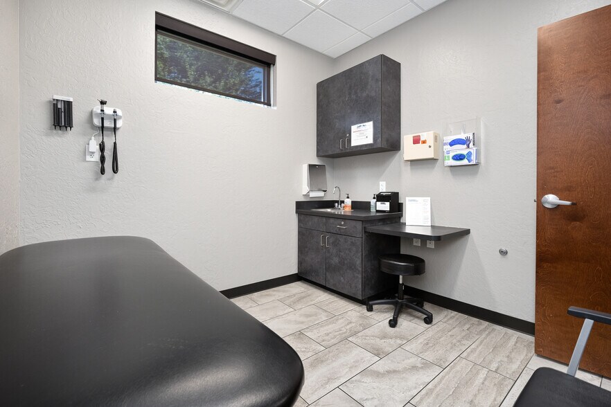 More Photos Of 2804 SW 134th St, Oklahoma City Medical For Sale