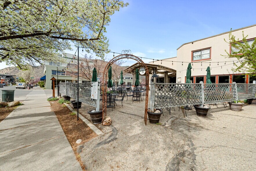 More Photos Of 701 E 2nd Ave, Durango Showroom For Lease