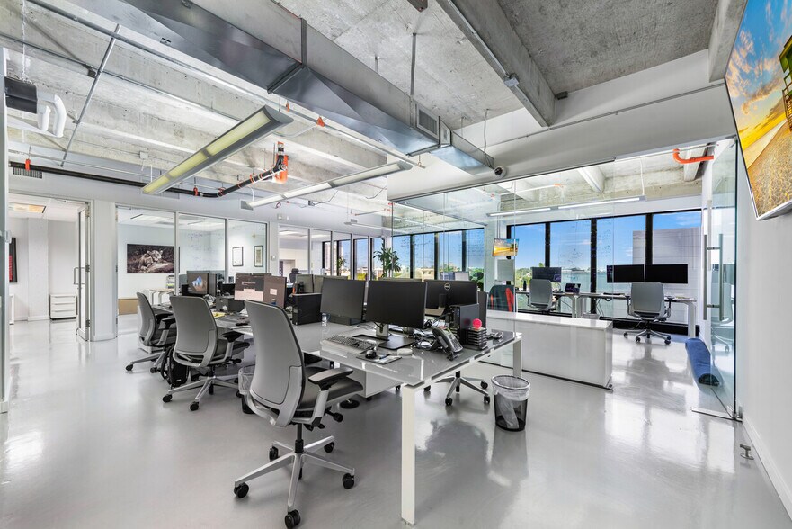 More Photos Of 1680 Michigan Ave, Miami Beach Office For Sale