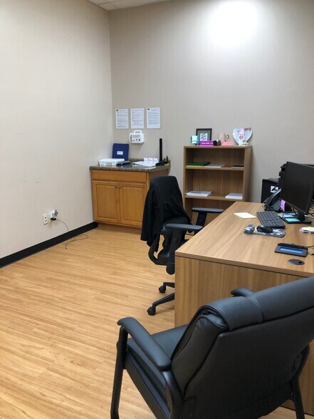 More Photos Of 1715 Madison Ave, Covington Storefront Retail Office For Lease