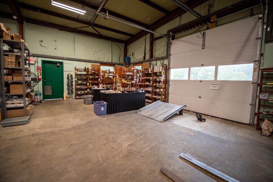 More Photos Of 300 Taugwonk Rd, Stonington Warehouse For Lease