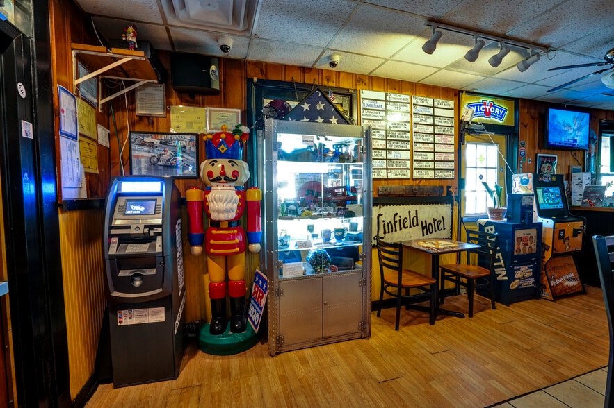 More Photos Of 36 Railroad St, Linfield Restaurant For Sale