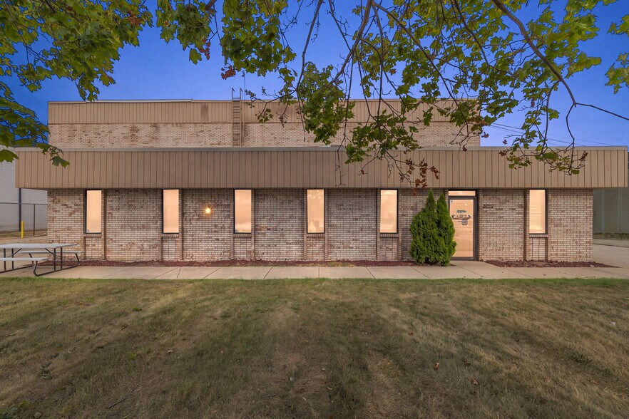 More Photos Of 33710 Riviera Dr, Fraser Warehouse For Sale