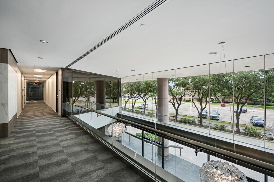 More Photos Of 2000 Bering Dr, Houston Office For Lease