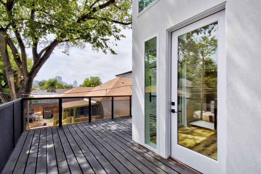 More Photos Of 1801 E Cesar Chavez St, Austin Loft Creative Space For Lease