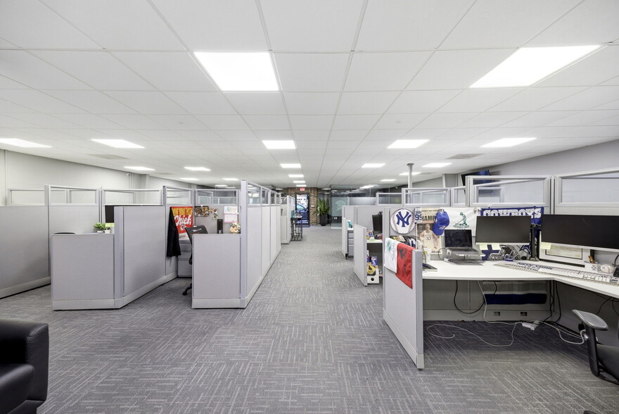 More Photos Of 326 SE Douglas St, Lees Summit Office For Sale