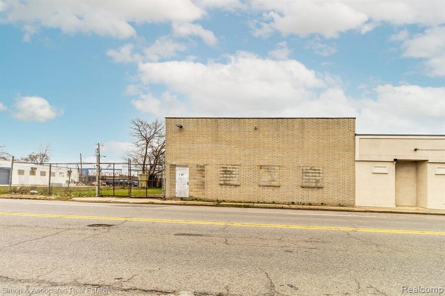 More Photos Of 18090 Mount Elliott St, Detroit Warehouse For Sale