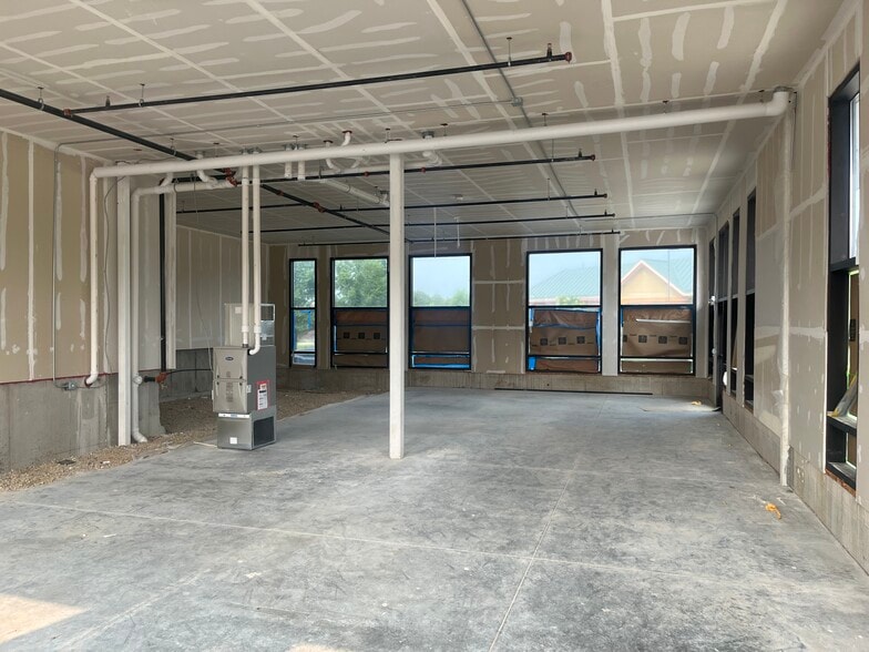More Photos Of 5601 Fraser Cir, Madison Apartments For Lease