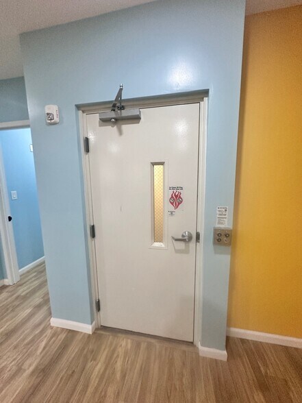 More Photos Of 1143-1147 47th Ave, Long Island City Showroom For Lease