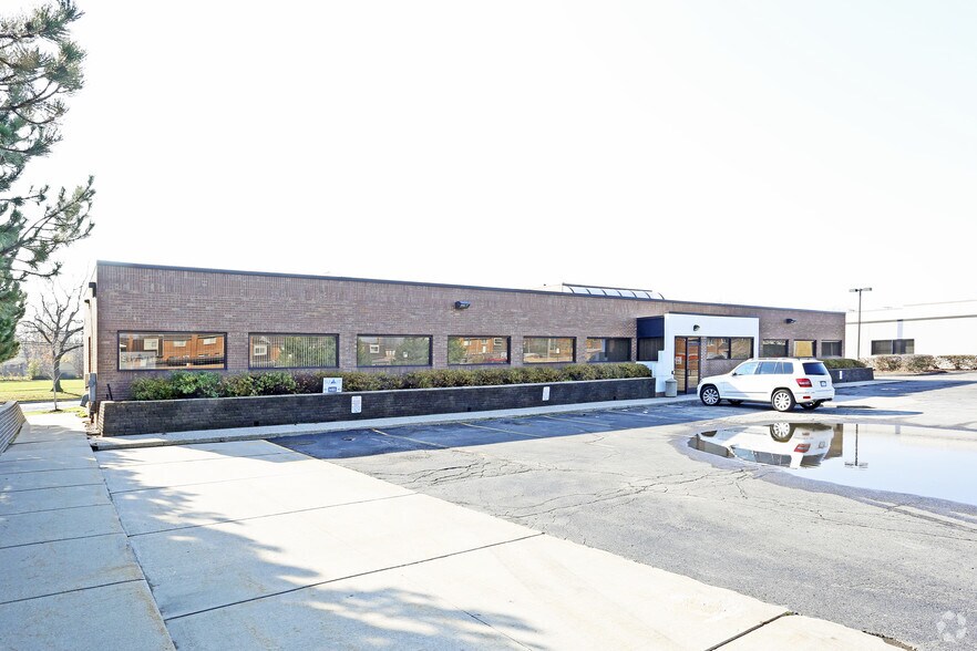 More Photos Of 19699 E 8 Mile Rd, Saint Clair Shores Office For Sale
