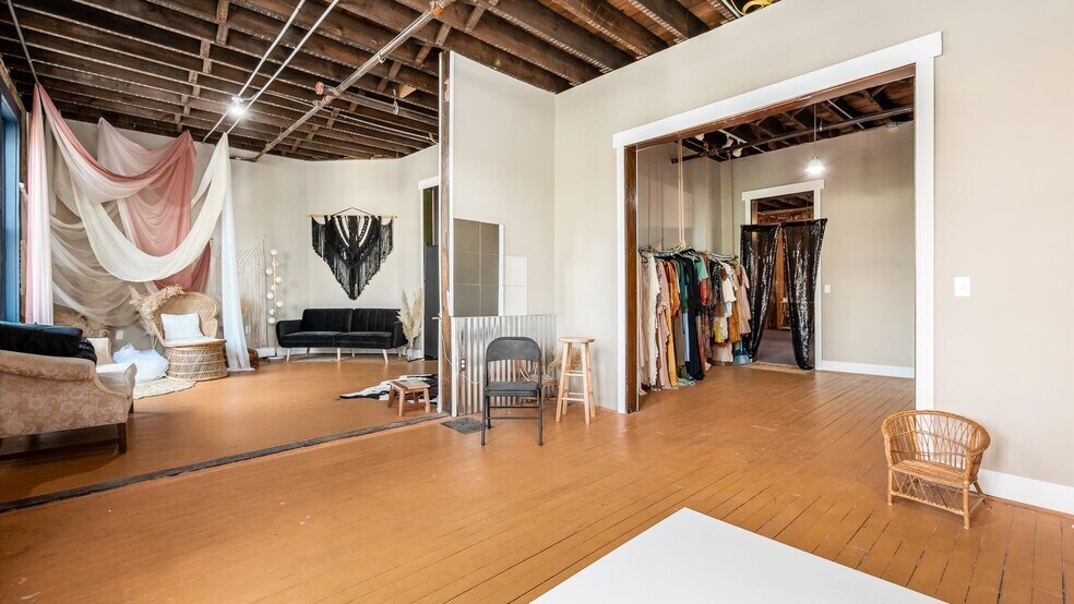 More Photos Of 701 Main St, Dresden Storefront For Lease