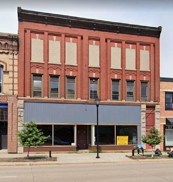More Photos Of 402 Dousman St, Green Bay Storefront Retail Office For Sale