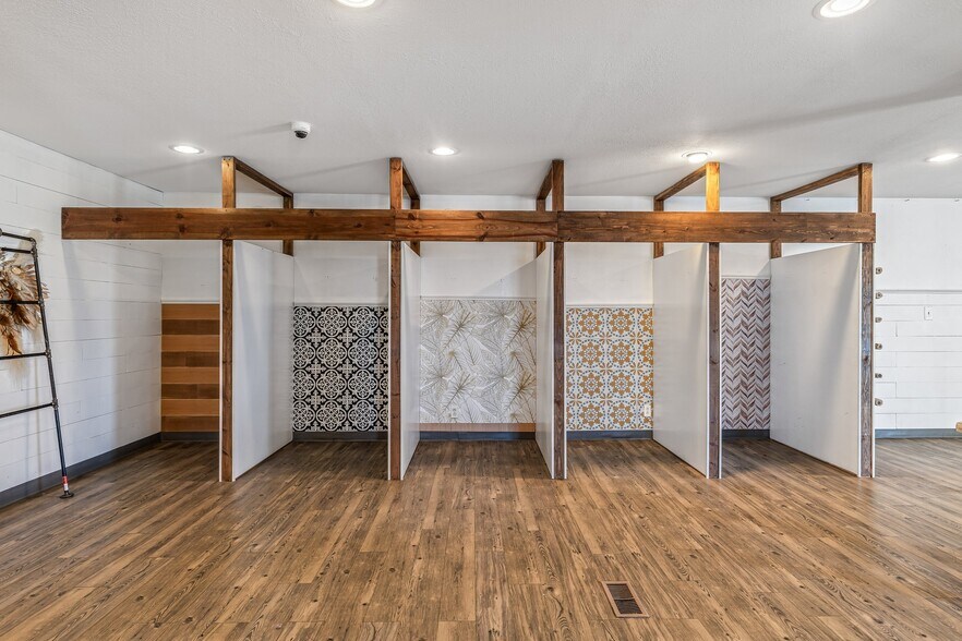 More Photos Of 1421 E Main St, Park Hills Flex For Sale