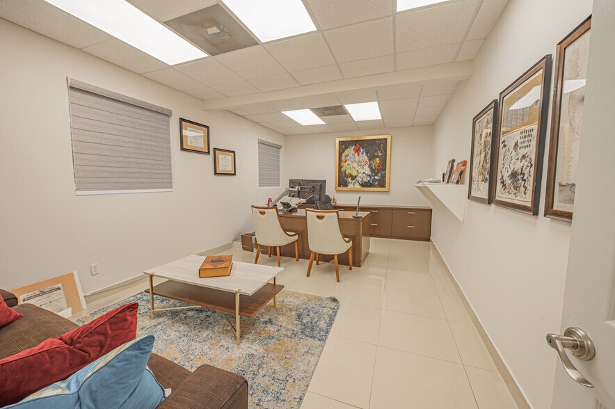More Photos Of 20810-20818 W Dixie Hwy, Miami Medical For Sale