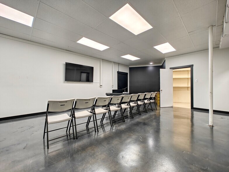 More Photos Of 13700 Hwy 70, Huntingdon Storefront For Sale