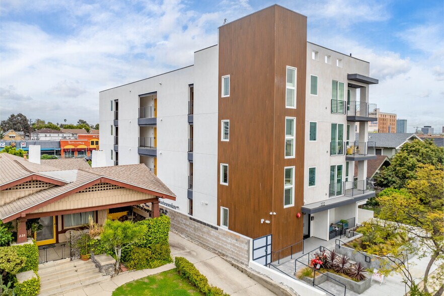 More Photos Of 222 N Manhattan Pl, Los Angeles Apartments For Sale