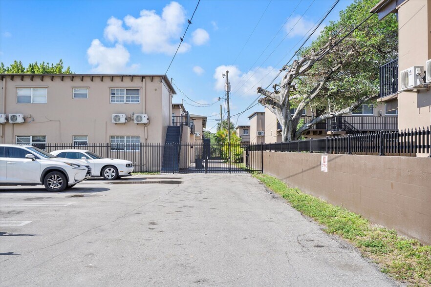 More Photos Of 901-951 NW 8th Ave, Pompano Beach Apartments For Sale