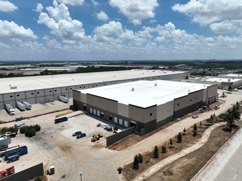 More Photos Of 500 Gerault Rd, Flower Mound Warehouse For Sale