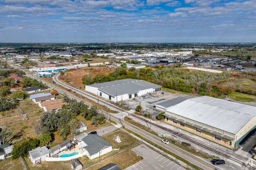 More Photos Of 2910-2930 Maine Ave, Lakeland Distribution For Lease