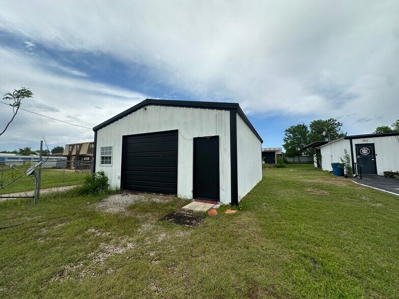 More Photos Of 3145 SE 44th St, Newcastle General Retail For Sale